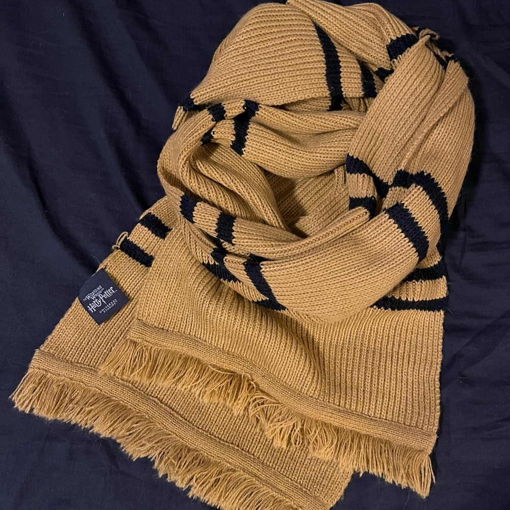 Universal Studios Authentic Hufflepuff Scarf - image 1